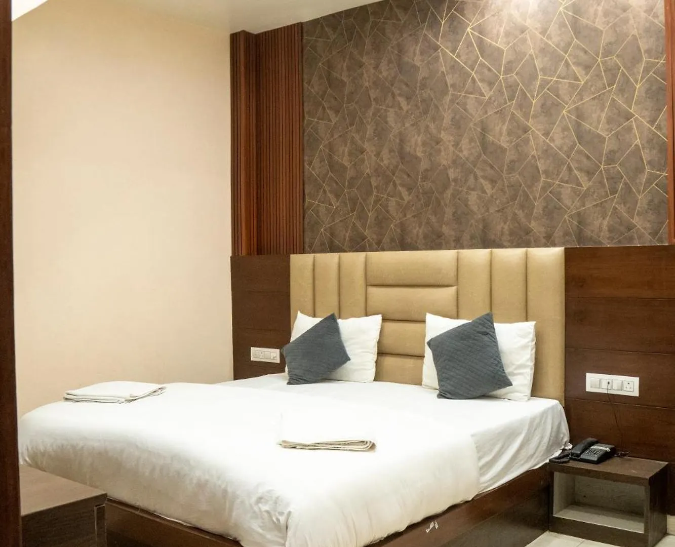 Hotel Madhav Palace Agra  Agra (Uttar Pradesh)