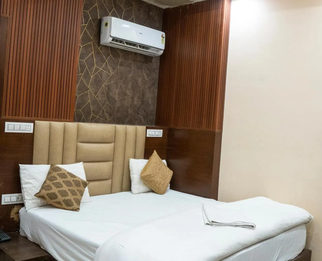 Hotel Madhav Palace Agra  Agra (Uttar Pradesh)