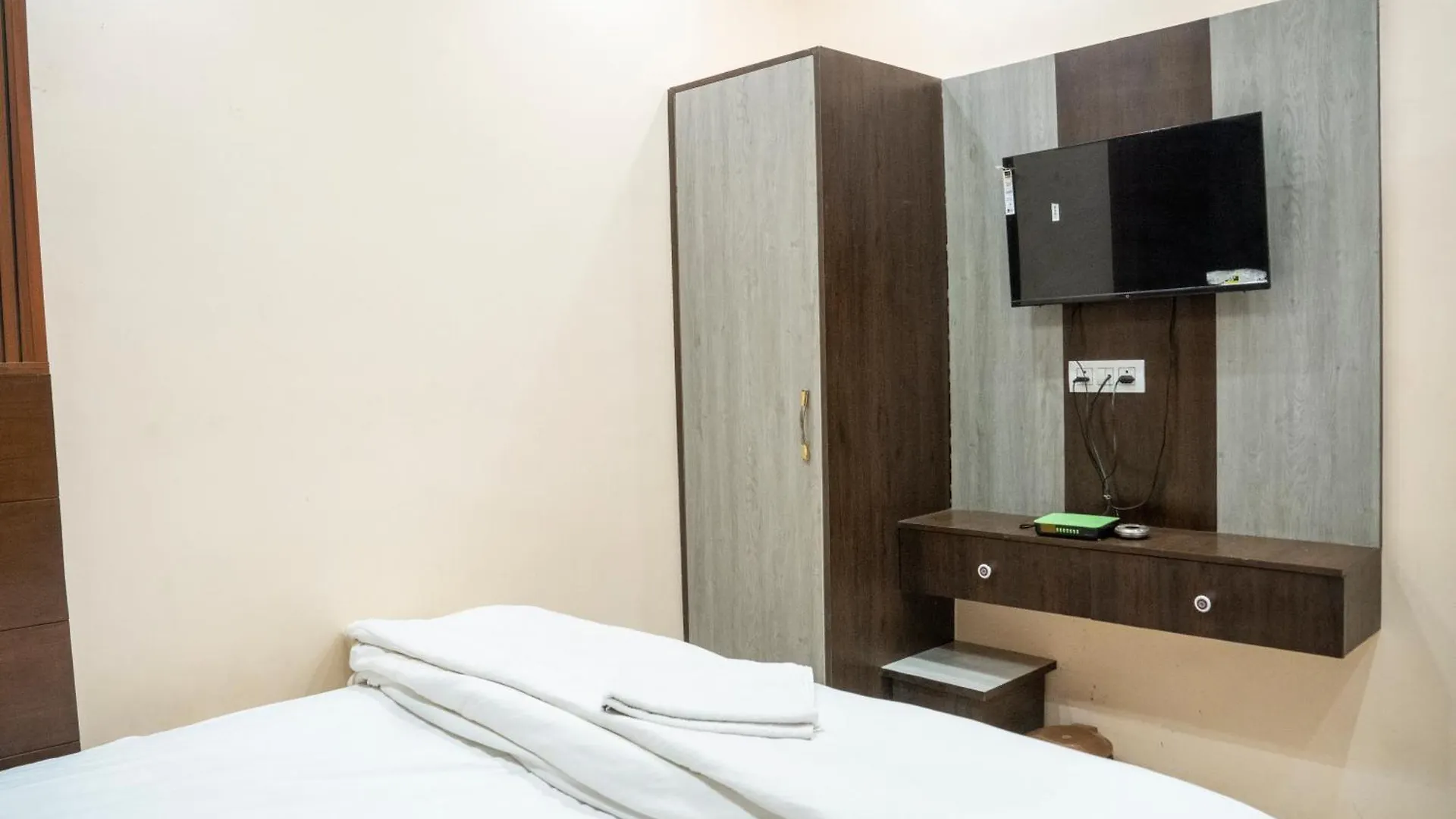Hotel Madhav Palace Agra   Agra (Uttar Pradesh)